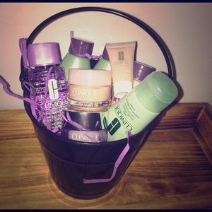 NEW & Sealed! Bag&Bucket! CLINIQUE